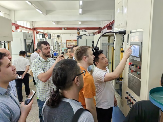 氧化鋁、氧化鋯陶瓷粉末伺服成型機(jī)