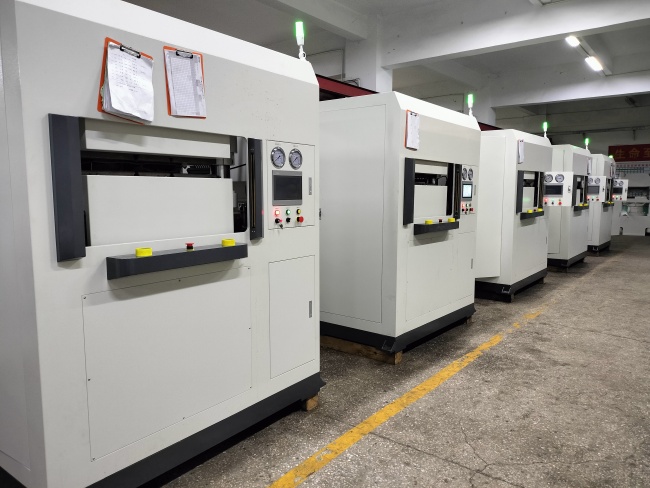 新材料：碳纖、玻纖、復(fù)合材料熱壓成型機(jī)技術(shù)